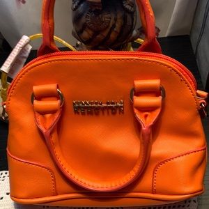 Small hand Kenneth Cole bag
